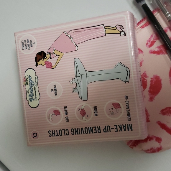 The Vintage Cosmetic Company makeup removing cloths and new makeup brushes MOTD - Picture 3 of 4